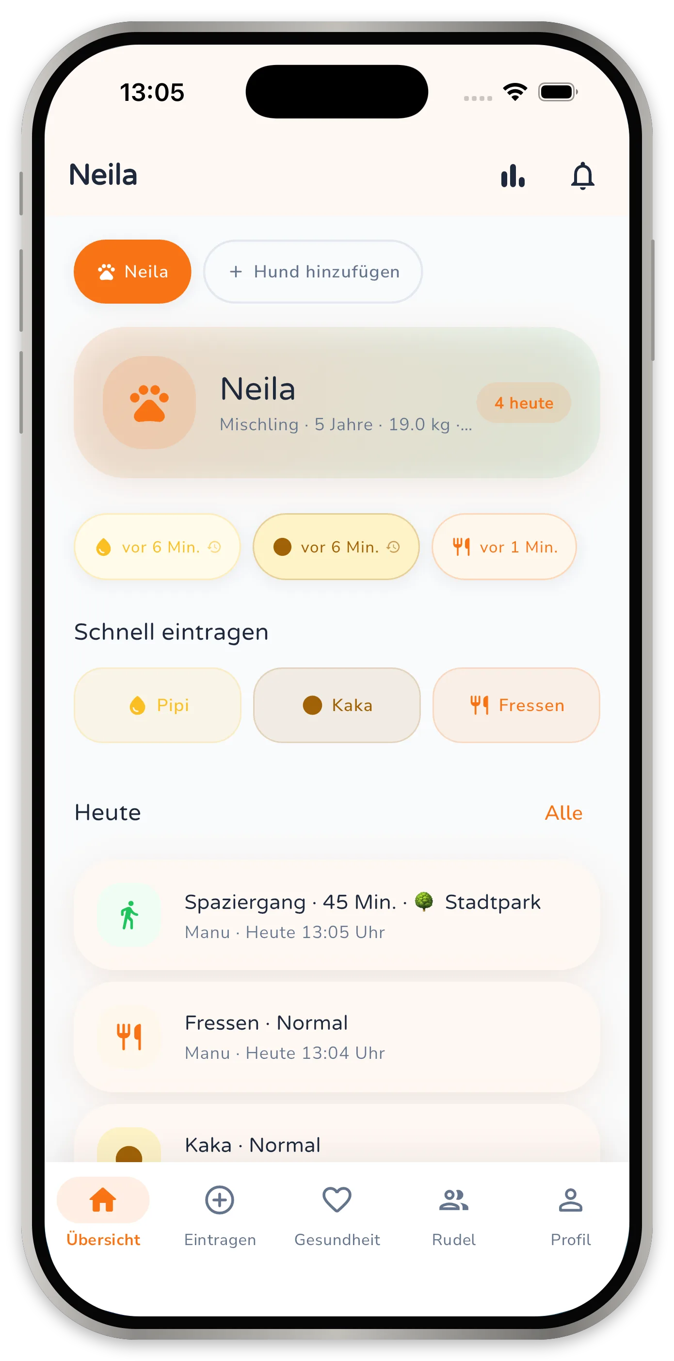 Naylo-Dashboard mit dem Hundeprofil oben, drei Status-Pillen und dem Heute-Feed mit Spaziergang, Fressen und Kaka.