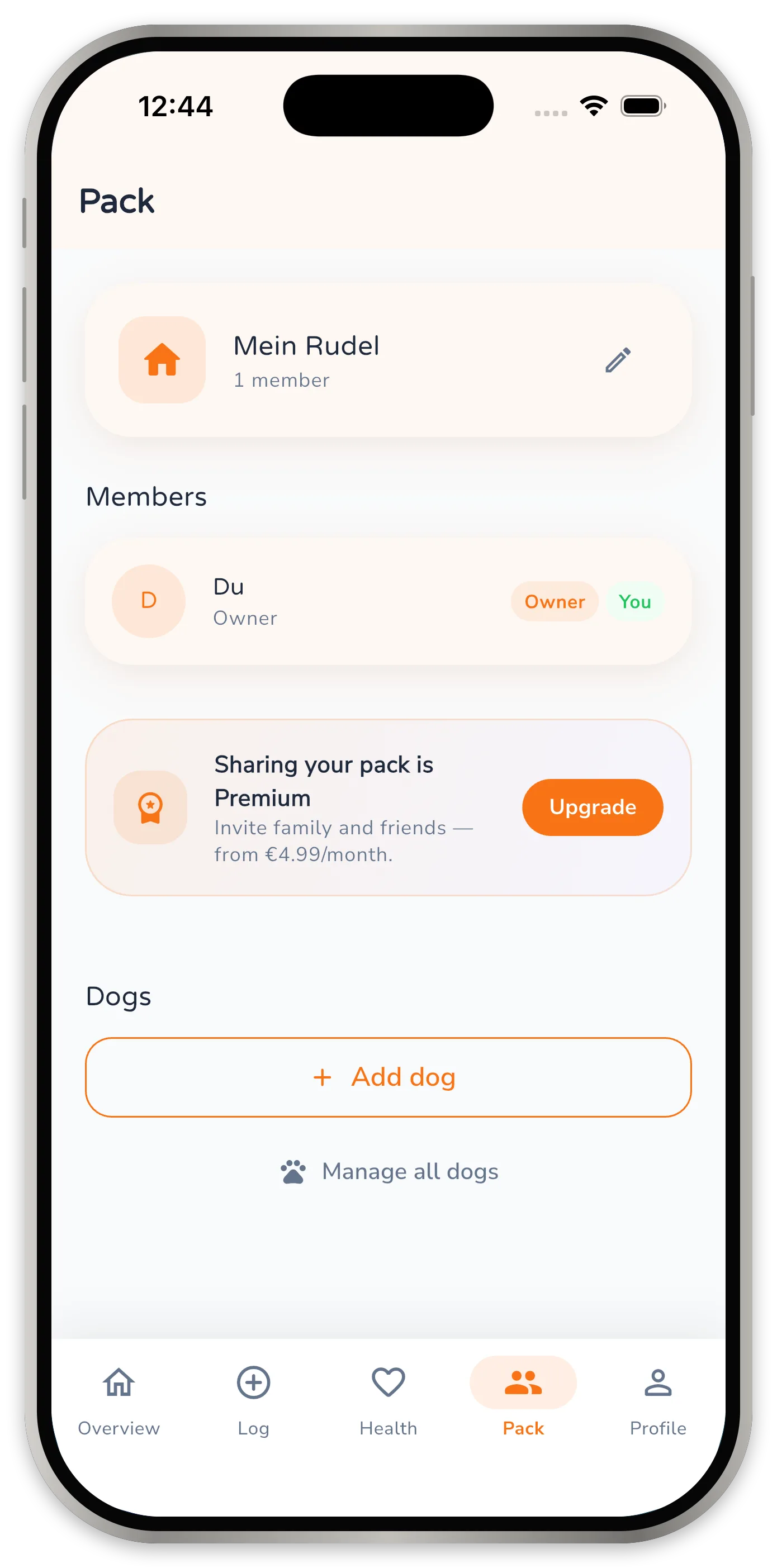 The pack screen with the household name, the list of members and the Premium note about inviting people.